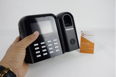 Máy chấm công Ronald-Jack 6869